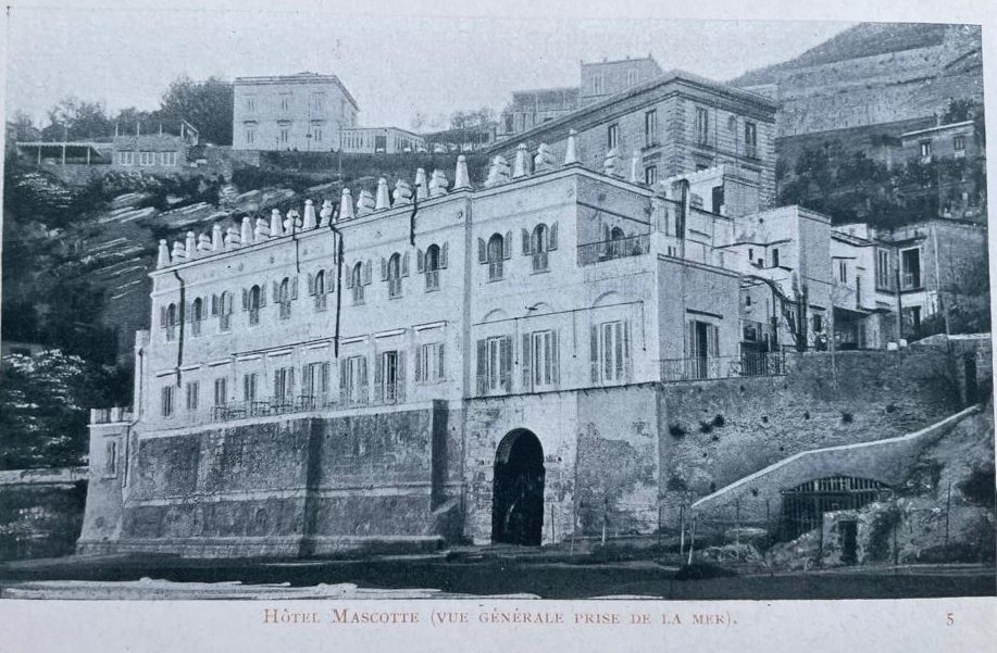 Hôtel Mascotte (vue générale prise de la mer)
