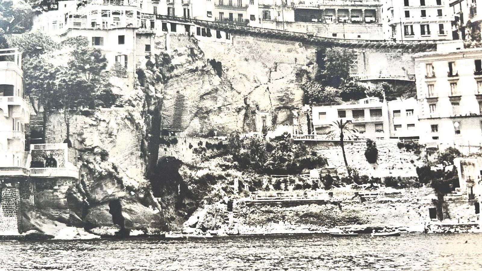 La costa di Posillipo dal mare