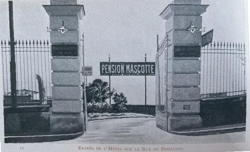 Entrée de l'Hôtel sur la Rue de Posillipo