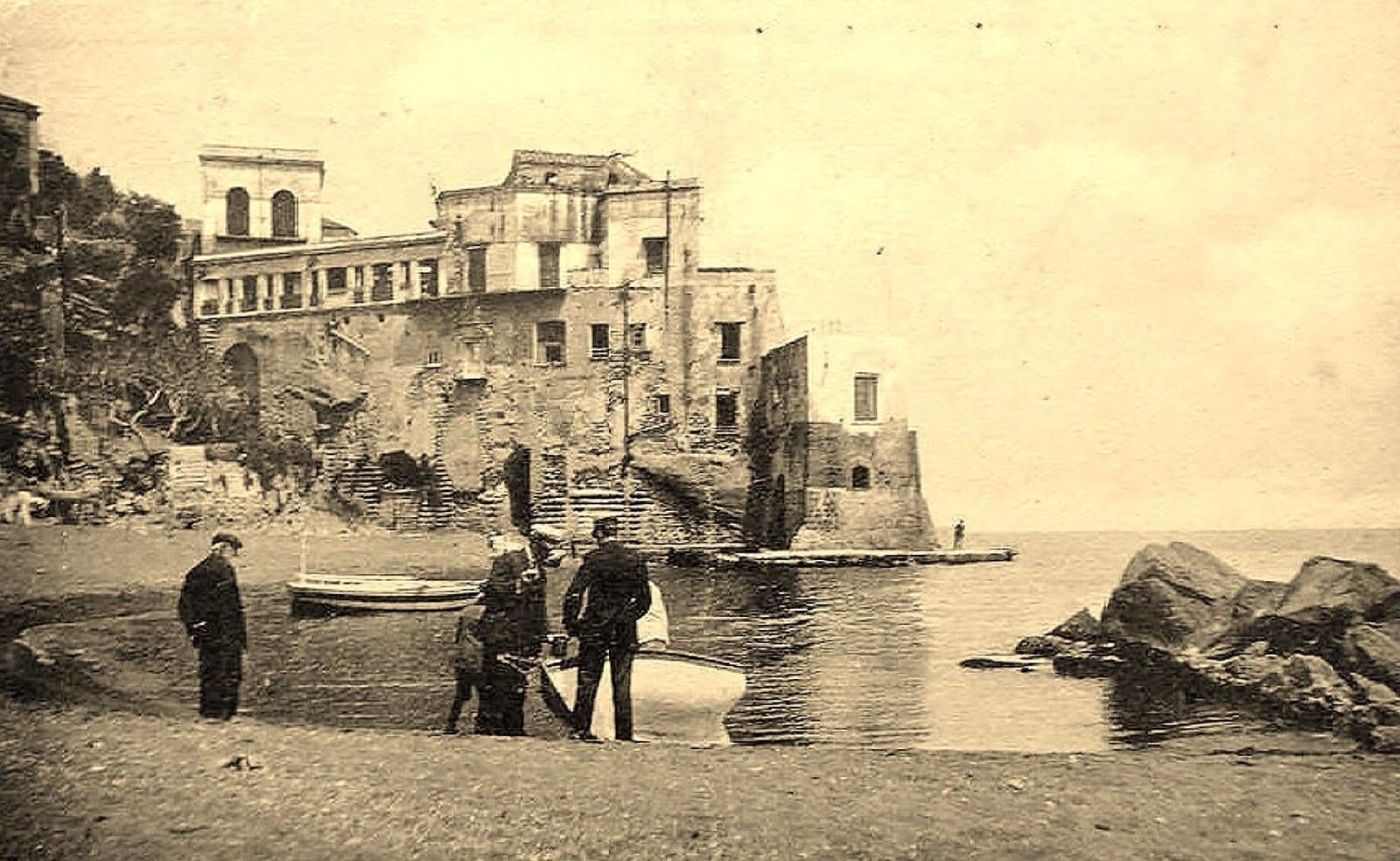 Pescatori sulla spiaggia di Cala Selvina