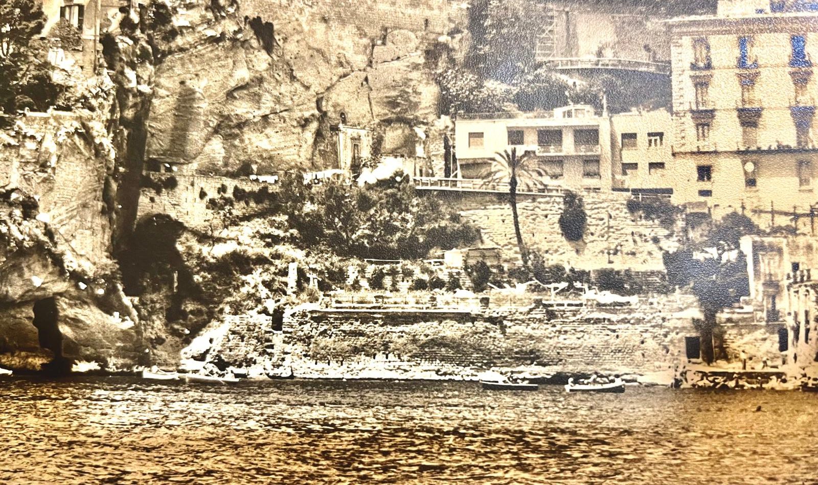La costa di Posillipo dal mare